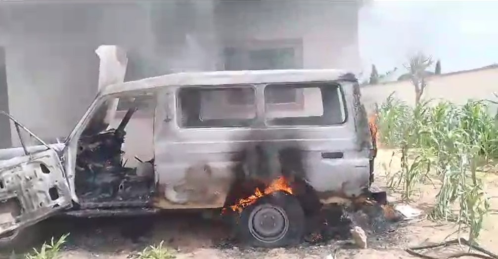 #EndBadGovernanceInNigeria: Hoodlums attack Red Cross office in Yobe, burn vehicles